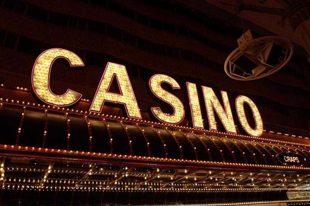 Four Queens Hotel & Casino Las Vegas Exterior photo